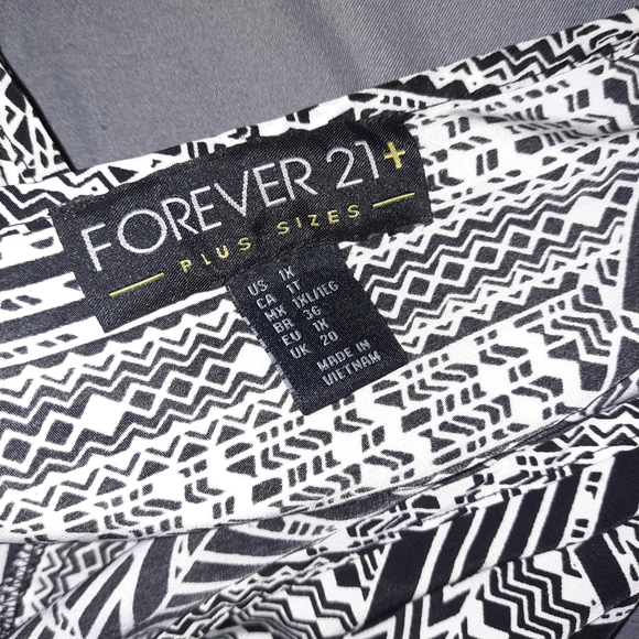 Forever 21 Plus Jumpsuit - Picture 5 of 6